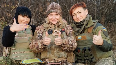 "Бійці попросили мене не кидати їх" – житомирська волонтерка Юлія Толмачова "Бійці попросили мене не кидати їх" – житомирська волонтерка Юлія Толмачова