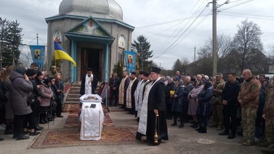 На Тернопільщині в останню дорогу провели снайпера Михайла Ткачука На Тернопільщині в останню дорогу провели снайпера Михайла Ткачука