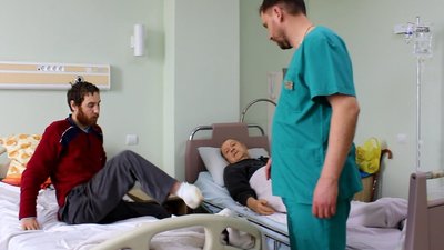"Солдати Росії прив'язали до стовпа на морозі". Мешканцю Тростянця ампутували обидві стопи "Солдати Росії прив'язали до стовпа на морозі". Мешканцю Тростянця ампутували обидві стопи