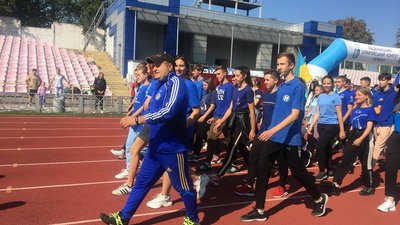 Цьогоріч – на стадіоні: у Черкасах понад тисячу студентів вийшли на олімпійську руханку Цьогоріч – на стадіоні: у Черкасах понад тисячу студентів вийшли на олімпійську руханку