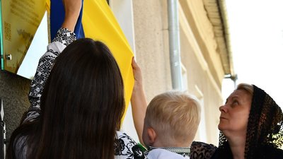 Меморіальна дошка полеглому бійцю Богданові Романчуку, Рогатин
