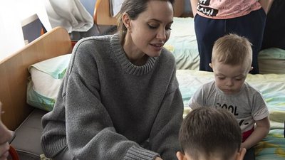 Анджеліна Джолі розповіла про свій нещодавній візит до Львова Анджеліна Джолі розповіла про свій нещодавній візит до Львова