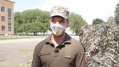 Студенти-історики з Тернополя передали маскувальні сітки на схід Студенти-історики з Тернополя передали маскувальні сітки на схід