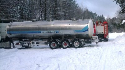 Дві легкові, шість вантажних та «швидку» витягнули із заметів рятувальники на Чернігівщині Дві легкові, шість вантажних та «швидку» витягнули із заметів рятувальники на Чернігівщині