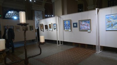 В Івано-Франківську відкрили різдвяну виставку тематичних робіт митців з усієї області В Івано-Франківську відкрили різдвяну виставку тематичних робіт митців з усієї області