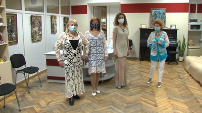 У Запорізькій бібліотеці влаштували показ одягу, створеного в техніці ірландського мережива