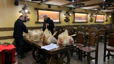 У Тернополі ресторани готують безкоштовні обіди та вечері для поліцейських і тероборони У Тернополі ресторани готують безкоштовні обіди та вечері для поліцейських і тероборони