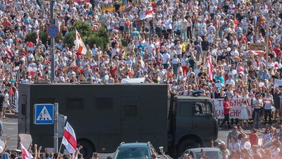 "Лукашенко в автозак". Десятки тисяч білорусів вийшли на марші "За свободу"