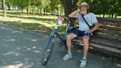 78-річний запоріжець подолав тисячу кілометрів на велосипеді з Києва до рідного міста