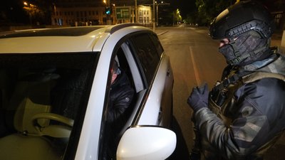 "Ніхто тут не чекає жодного російського громадянина": власник кав'ярні патрулює вулиці Одеси. ВІДЕО "Ніхто тут не чекає жодного російського громадянина": власник кав'ярні патрулює вулиці Одеси. ВІДЕО