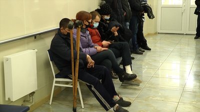 Ожеледиця у Миколаєві. Лікарі та медсестри працюють у дві зміни Ожеледиця у Миколаєві. Лікарі та медсестри працюють у дві зміни