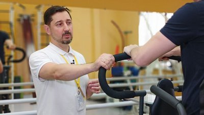 "Людині інколи хочеться просто поплакати": історія луцького реабілітолога, який допомагає пораненим бійцям