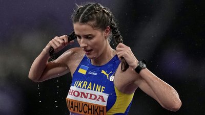 Ярослава Магучіх під час дощового фіналу ЧС-2025
