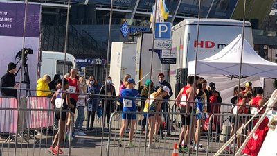 Без глядачів і в масках. У столиці стартував Kyiv Euro Marathon Без глядачів і в масках. У столиці стартував Kyiv Euro Marathon