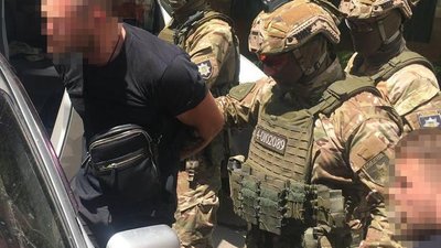 У Полтаві трьох людей затримали за підозрою у вимаганні У Полтаві трьох людей затримали за підозрою у вимаганні