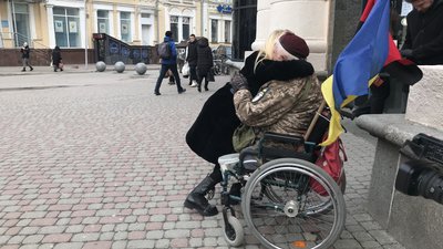 "Я просто волонтер-одиночка": у Полтаві збирає гроші для військових 76-річний Григорій Янченко "Я просто волонтер-одиночка": у Полтаві збирає гроші для військових 76-річний Григорій Янченко