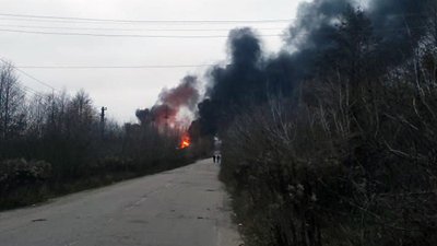 У Коростені пожежу після прильоту гасили понад сім годин – на ранок у місті частково вже відновили подачу світла та води