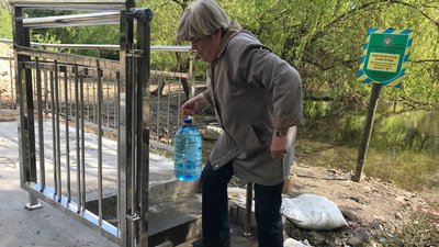У Тернополі в парку зрізали дерева та роблять благоустрій У Тернополі в парку зрізали дерева та роблять благоустрій