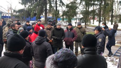 Щоб не зам'яли справу Міщука: в Бахмачі люди вийшли на мітинг Щоб не зам'яли справу Міщука: в Бахмачі люди вийшли на мітинг