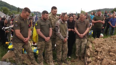 "Він вирішив, що повинен піти за Україну". На Франківщині попрощалися з бійцем "десятки" Ігорем Дячуком