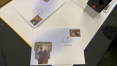 "Роз’єднані війною": у Черкасах презентували новорічну марку від "Укрпошти" "Роз’єднані війною": у Черкасах презентували новорічну марку від "Укрпошти"