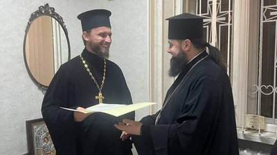 “Я б не перейшов до ПЦУ
без підтримки сімʼї”: інтерв'ю зі священником з Буковини Василем Левченком “Я б не перейшов до ПЦУ
без підтримки сімʼї”: інтерв'ю зі священником з Буковини Василем Левченком