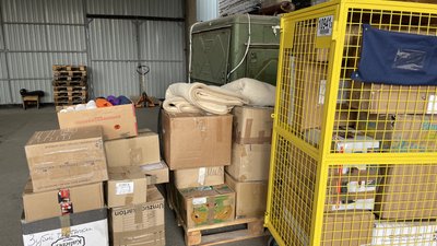 Допомога для містян, лікарні та військових. Укрпошта передала гуманітарний вантаж для жителів Херсона Допомога для містян, лікарні та військових. Укрпошта передала гуманітарний вантаж для жителів Херсона