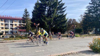 П'ятеро житомирян, які брали участь у велогонці "Київська сотка", привезли два "золота", "срібло" та дві "бронзи" П'ятеро житомирян, які брали участь у велогонці "Київська сотка", привезли два "золота", "срібло" та дві "бронзи"