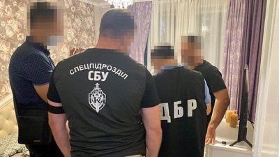 Вимагали гроші у "закладчиків": чотирьом поліцейським у Харкові оголосили підозру Вимагали гроші у "закладчиків": чотирьом поліцейським у Харкові оголосили підозру