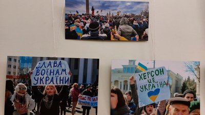 На Тернопільщині у замку відкрили виставку "Нескорений Херсон"