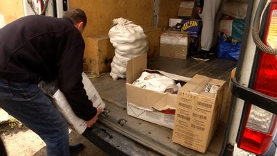 Благодійний фонд допомагає гуманітаркою та їжею власного приготування від жителів Житомирщини Благодійний фонд допомагає гуманітаркою та їжею власного приготування від жителів Житомирщини