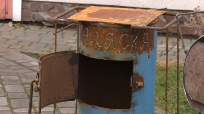 Буржуйки виготовляють з використаних газових балонів Буржуйки виготовляють з використаних газових балонів