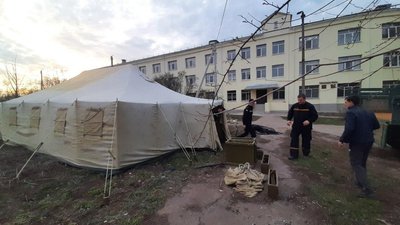 На Донеччині та Луганщині розгорнули пункти прийому та сортування можливих хворих на COVID-19
