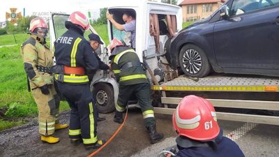 Зіткнення чотирьох автомобілів. Біля Львова в ДТП загинула 11-річна дитина Зіткнення чотирьох автомобілів. Біля Львова в ДТП загинула 11-річна дитина