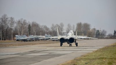 "Соколи Прикарпаття" відпрацьовували веденння бою у складі пар та ланок "Соколи Прикарпаття" відпрацьовували веденння бою у складі пар та ланок