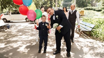 У Харкові встановили дошку на честь загиблого під час обстрілу "Барабашово" рятувальника Олександра Подольського У Харкові встановили дошку на честь загиблого під час обстрілу "Барабашово" рятувальника Олександра Подольського