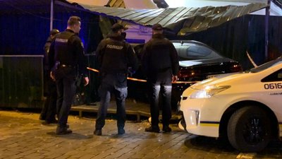 У центрі Києва автомобіль в’їхав у будинок У центрі Києва автомобіль в’їхав у будинок