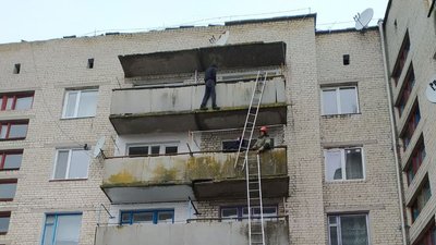 На Рівненщині чоловік хотів зістрибнути з даху п'ятиповерхівки На Рівненщині чоловік хотів зістрибнути з даху п'ятиповерхівки