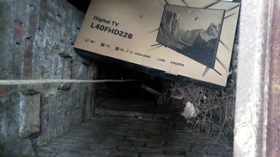 У Дніпрі надзвичайники діставали хлопця, який провалився у підвал
