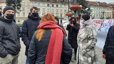 У Франківську виникли суперечки між противниками і прихильниками Маршу жінок У Франківську виникли суперечки між противниками і прихильниками Маршу жінок