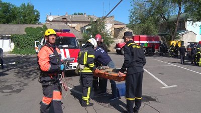 Миколаївські рятувальники організували навчання в торговельному центрі Миколаївські рятувальники організували навчання в торговельному центрі