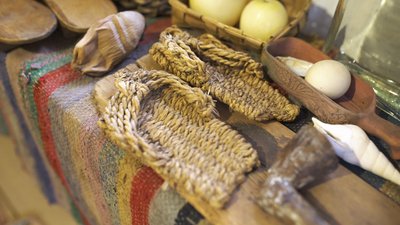 Художник Юрій Камишний з Житомира облаштував у своїй садибі музей старожитностей Художник Юрій Камишний з Житомира облаштував у своїй садибі музей старожитностей