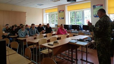 Предмет "Захист України" викладають за новою програмою: як зміни впроваджують у Луцьку
