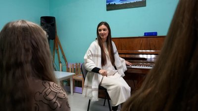 Сумська піаністка Єлизавета Левченко про концерти на передовій, талант-центр "Лелі" і виступ з Монатіком Сумська піаністка Єлизавета Левченко про концерти на передовій, талант-центр "Лелі" і виступ з Монатіком