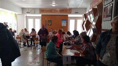 У Сумах почали видавати продуктові набори для людей віком 70-75 років У Сумах почали видавати продуктові набори для людей віком 70-75 років