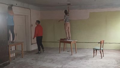 Волонтери зі всієї України допомагають облаштовувати музейну резиденцію на Тернопільщині Волонтери зі всієї України допомагають облаштовувати музейну резиденцію на Тернопільщині