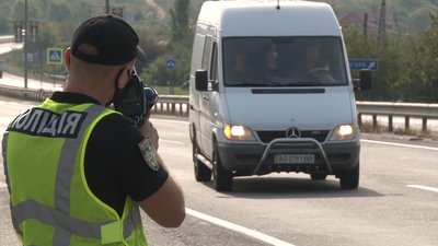 15 водіїв перевищили швидкість на дорозі у селі Барвінок на Ужгородщині