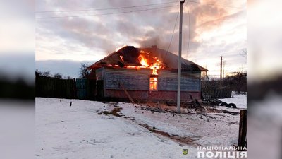 Армія РФ атакувала з дрона будинок в одному з прикордонних сіл Чернігівщини: оселя загорілася