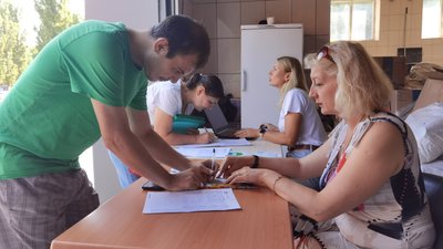 У Полтаві представники благодійного фонду роздали близько 8 тисяч продуктових наборів для ВПО У Полтаві представники благодійного фонду роздали близько 8 тисяч продуктових наборів для ВПО