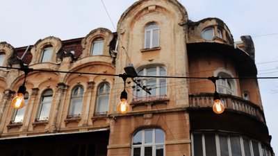 Будинок, лампочка, Франківськ